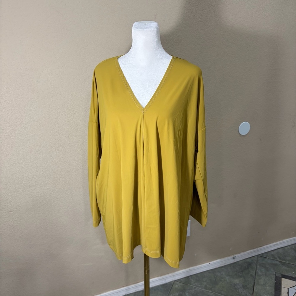 Bryn Walker Women Sz M Green Half Sleeve Slinky Tunic Shirt Coastal Boho Luxury